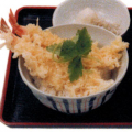 天丼：ぷりっぷりの大きいえびが2本も入って素直に納得の天丼。女性にも人気です。