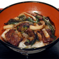 焼肉丼：和牛のステーキ肉を200gも使っている当店の人気商品！