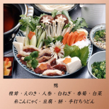 鴨うどん鍋：女性に人気のヘルシーな食材で、味も上品。